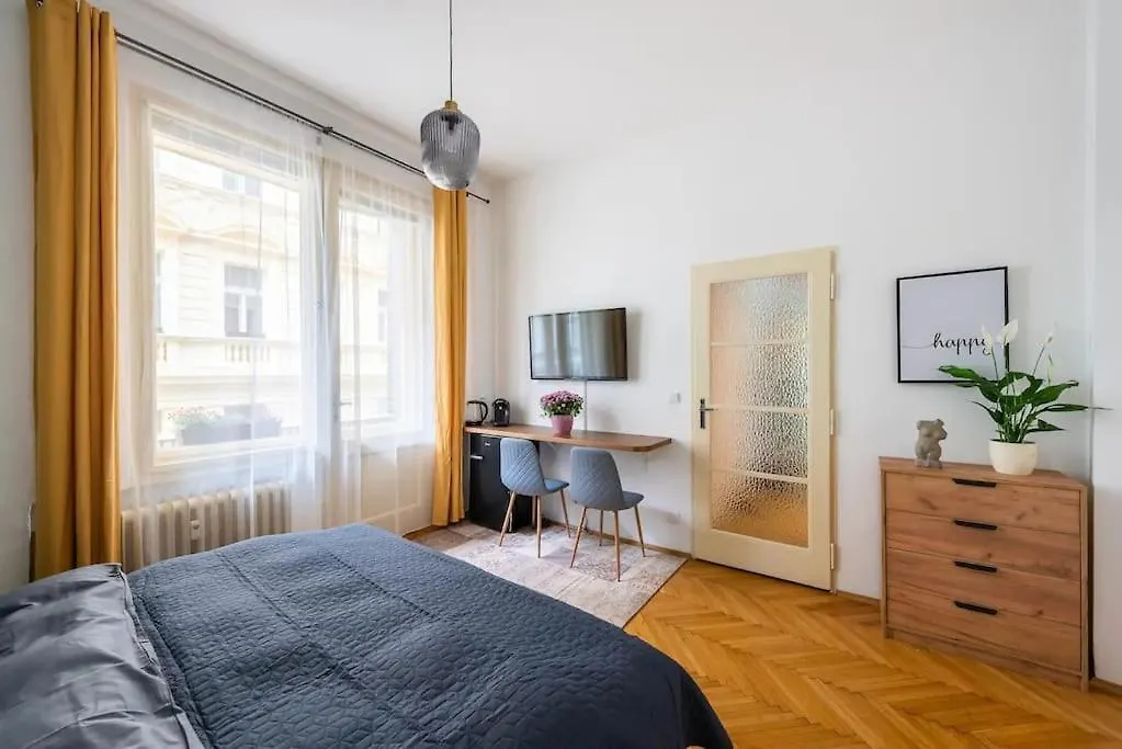 Apartament Cozy Apt In The Centre W/Balcony Praga Czechy